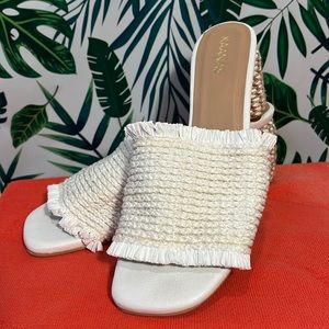 KAANAS 2 INCH HEEL LOOK GOOD!